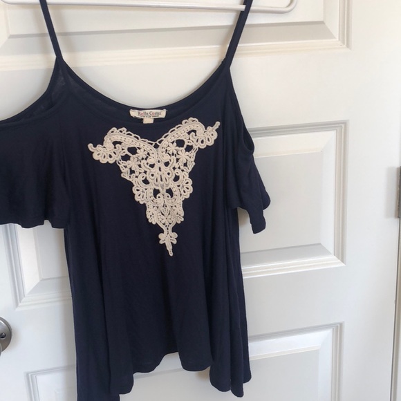 short sleeve with cut out shoulder - Picture 1 of 1